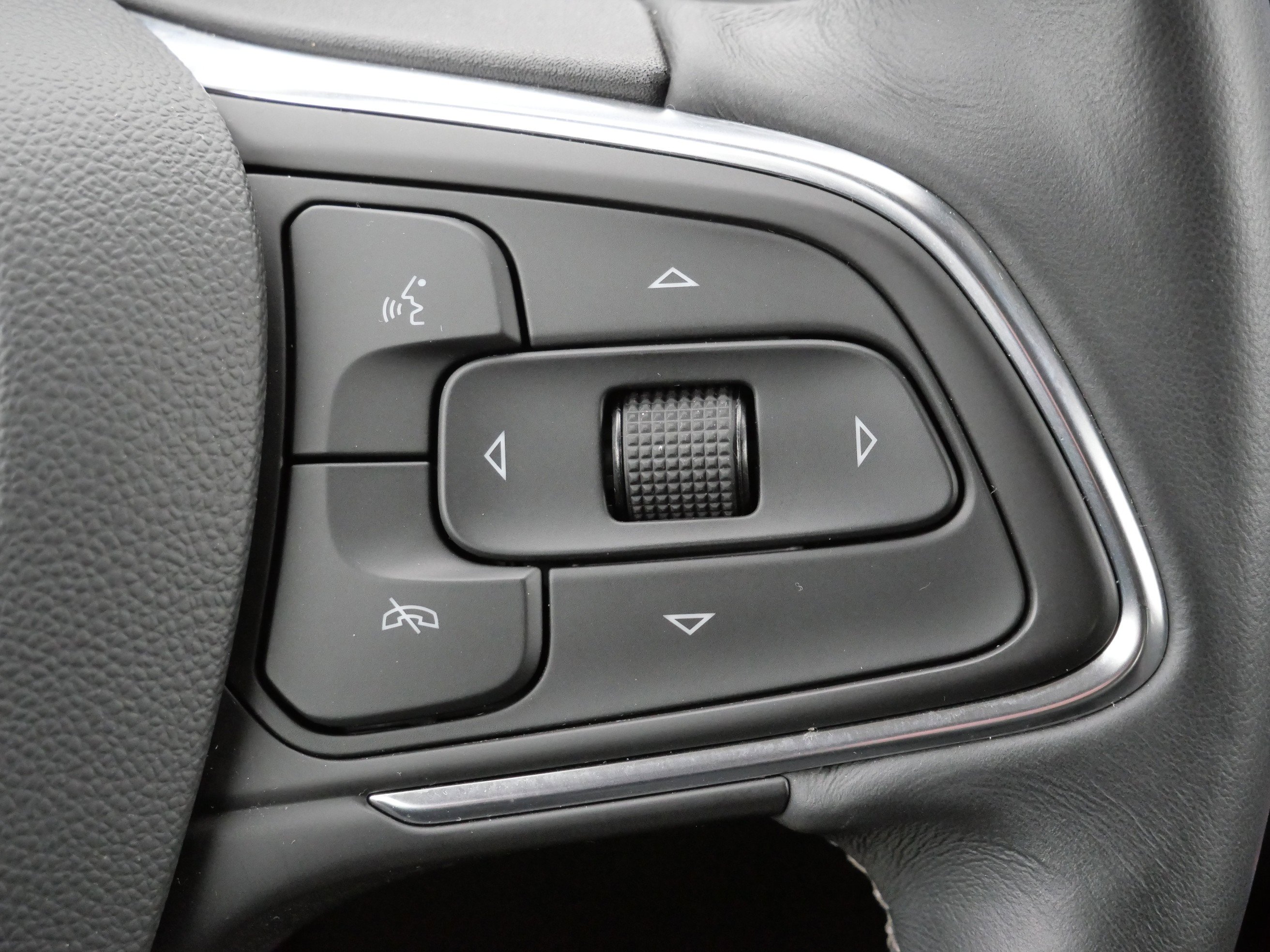 Used 2022 Buick Envision Essence w/ Sport Touring Package image 24