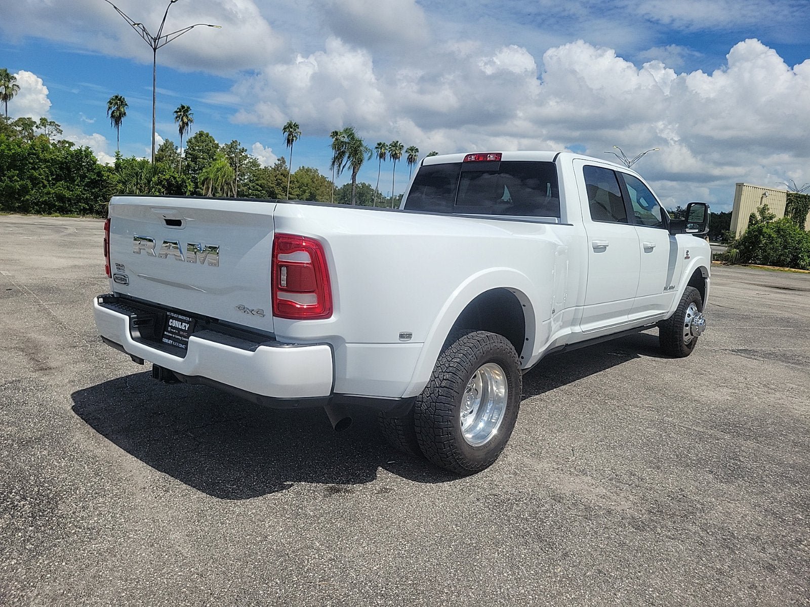 Used 2024 RAM 3500 Limited w/ Safety Group AWD/4WD image 8