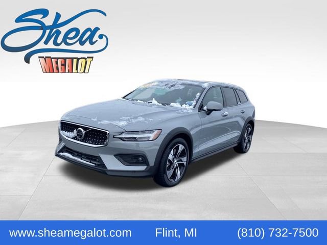 Used 2025 Volvo V60 B5 Cross Country Plus image 1