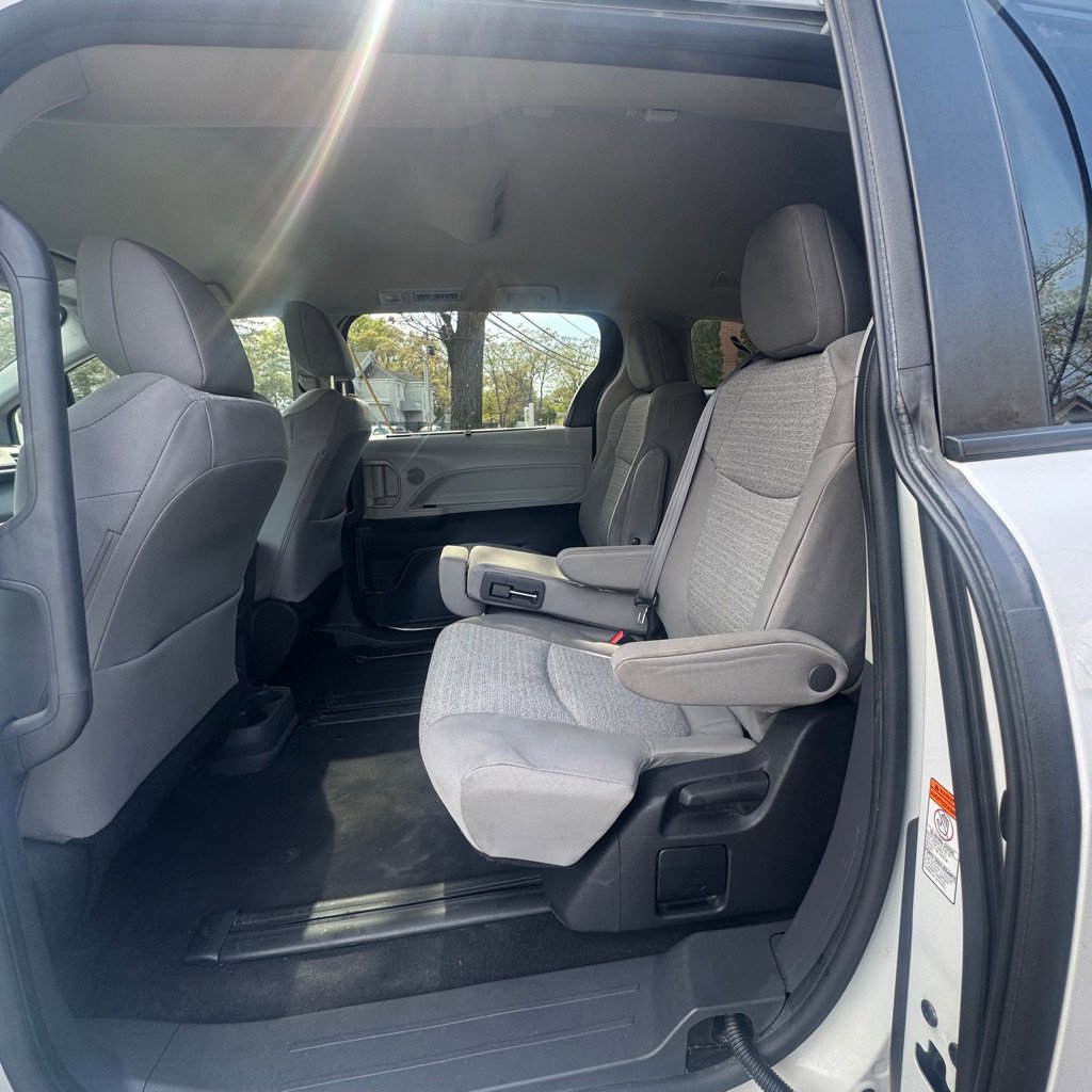 Used 2022 Toyota Sienna LE FWD image 13
