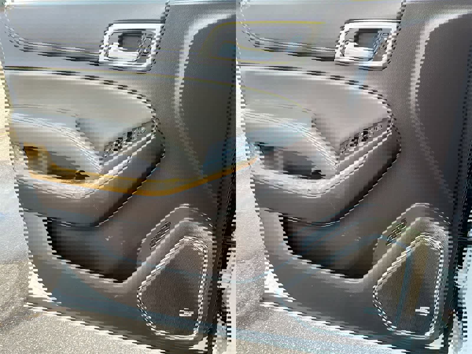 Used 2016 GMC Yukon Denali w/ Open Road Package image 29