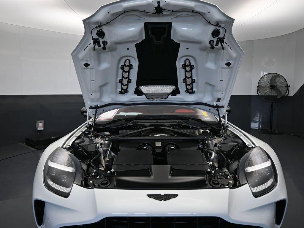 Used 2025 Aston Martin V8 Vantage Coupe image 10