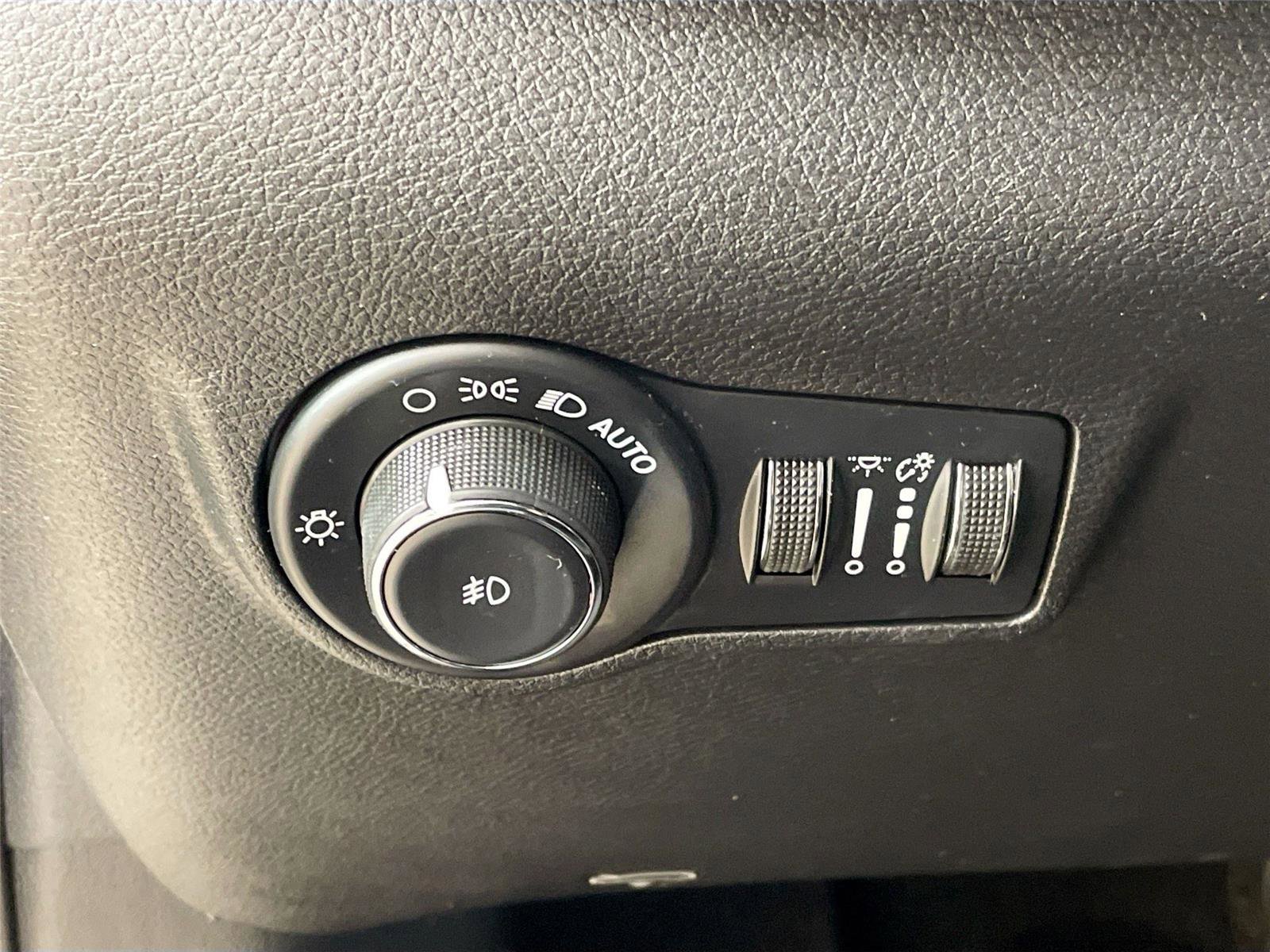 Used 2022 Jeep Compass Trailhawk w/ Trailhawk Convenience Group AWD/4WD image 14