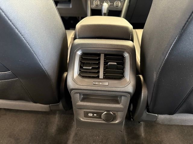 Used 2021 Volkswagen Tiguan SE image 24