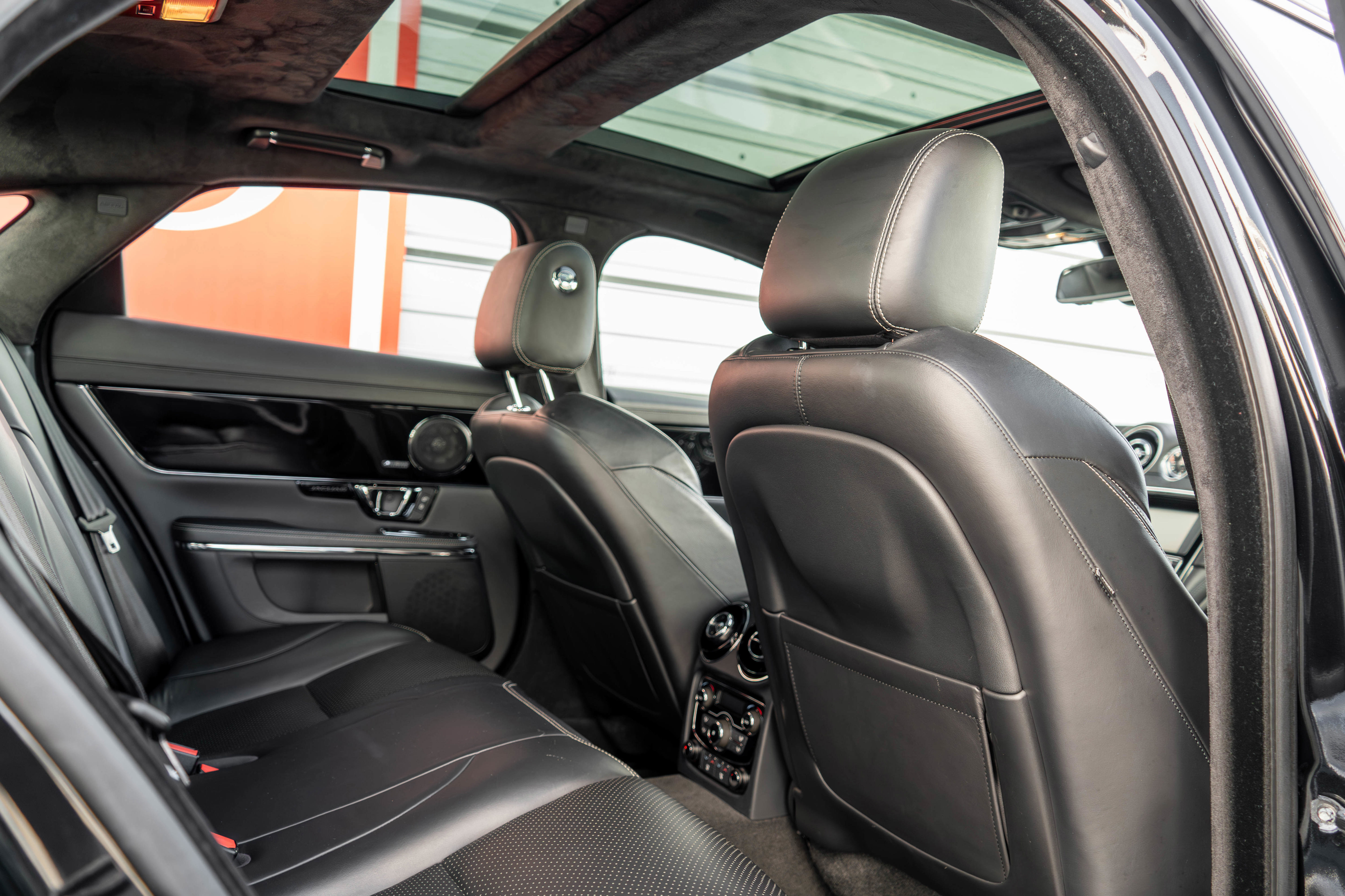 Used 2015 Jaguar XJ image 30