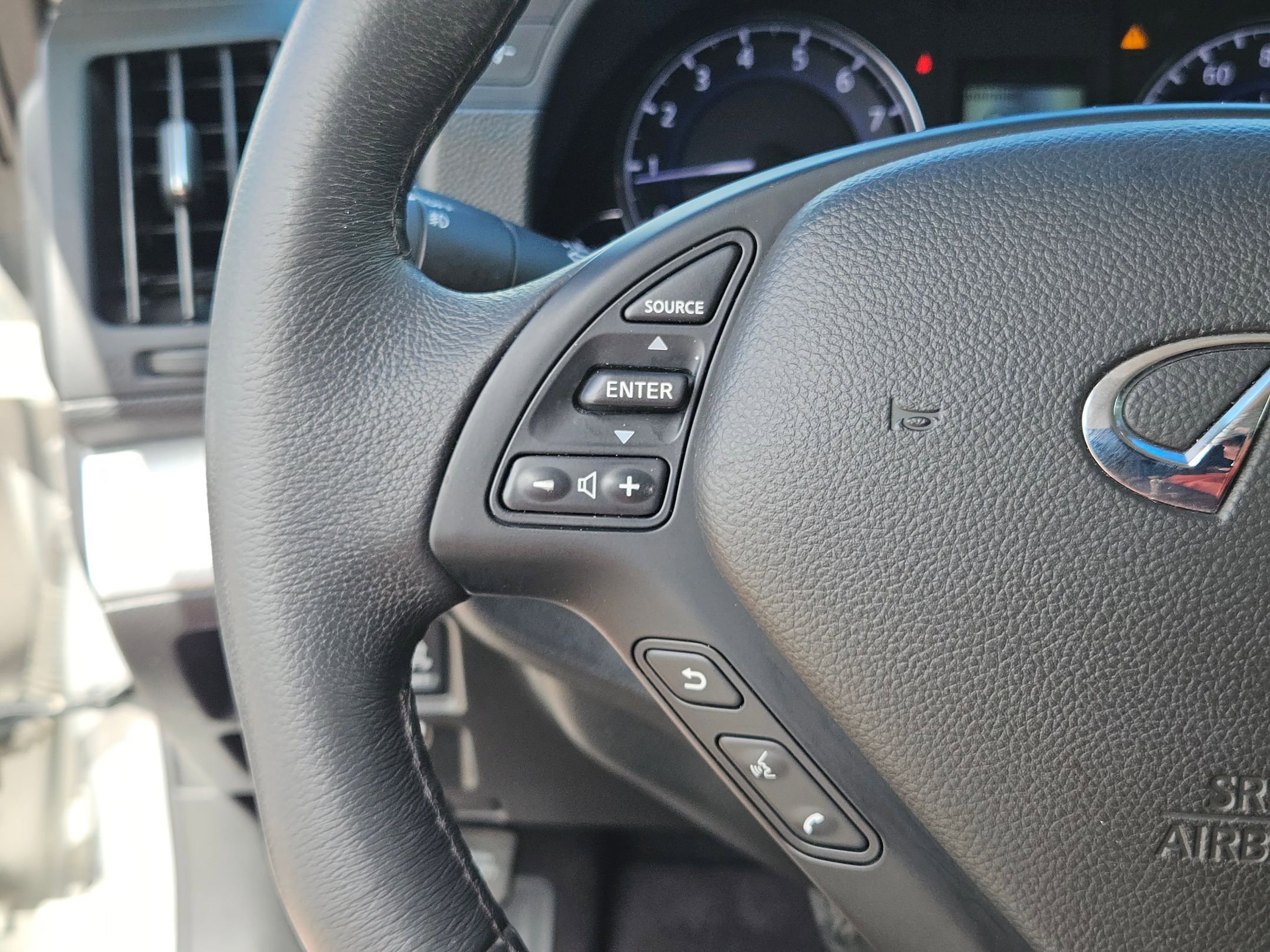 Used 2014 INFINITI Q60 Convertible w/ Premium Package RWD image 21