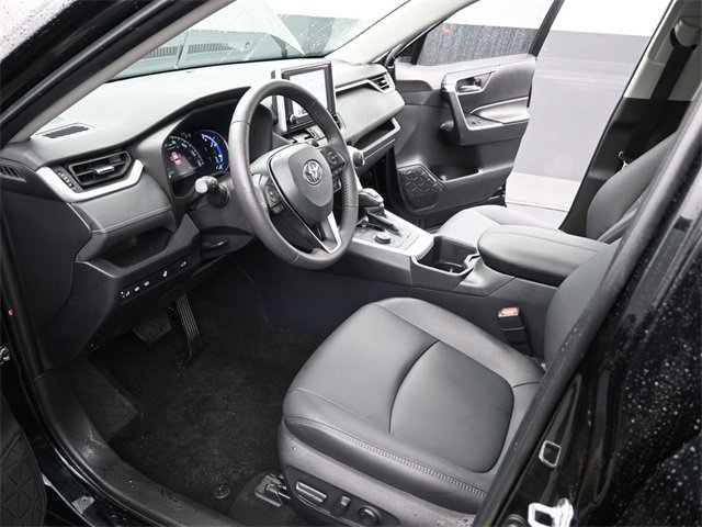 Used 2025 Toyota RAV4 XLE Premium image 5