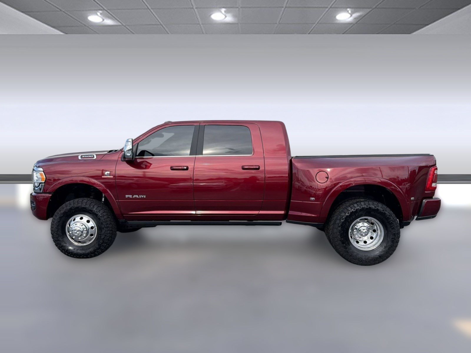 Used 2023 RAM 3500 Limited AWD/4WD image 2