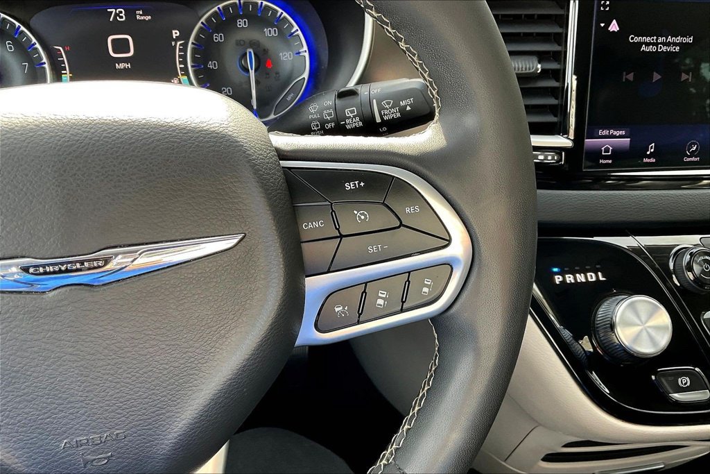 Used 2023 Chrysler Pacifica Touring-L FWD image 15