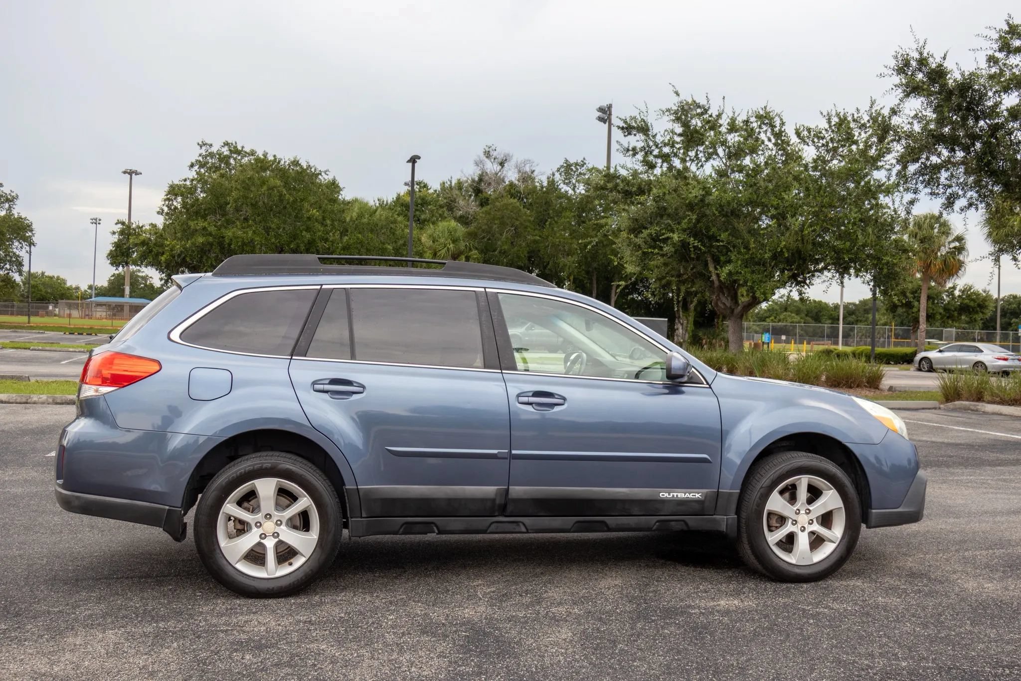 Used 2014 Subaru Outback 2.5i Premium w/ Popular Package #1B AWD/4WD image 1