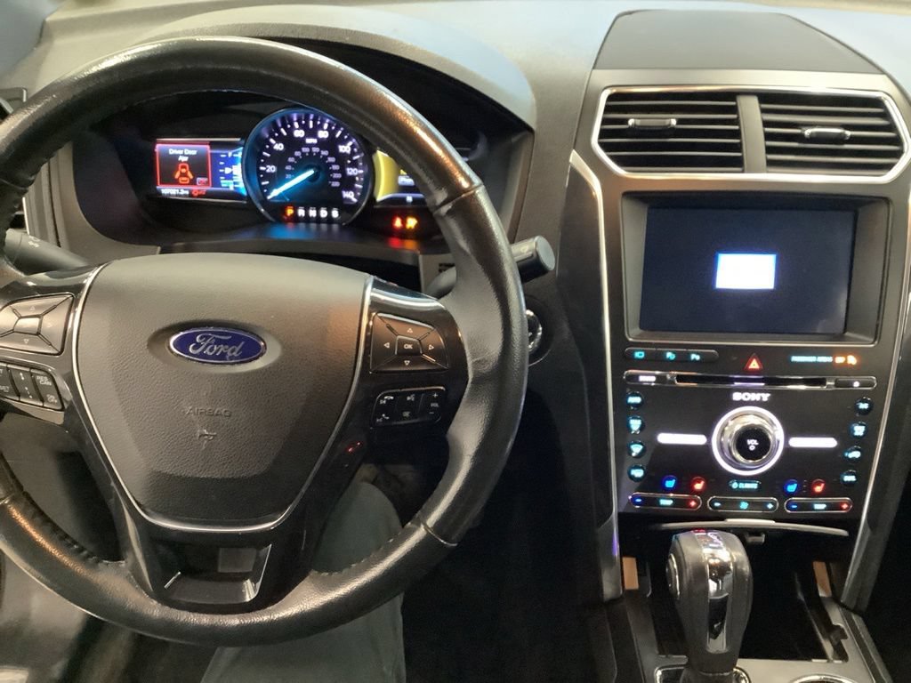 Used 2018 Ford Explorer Limited w/ Equipment Group 301A AWD/4WD image 15
