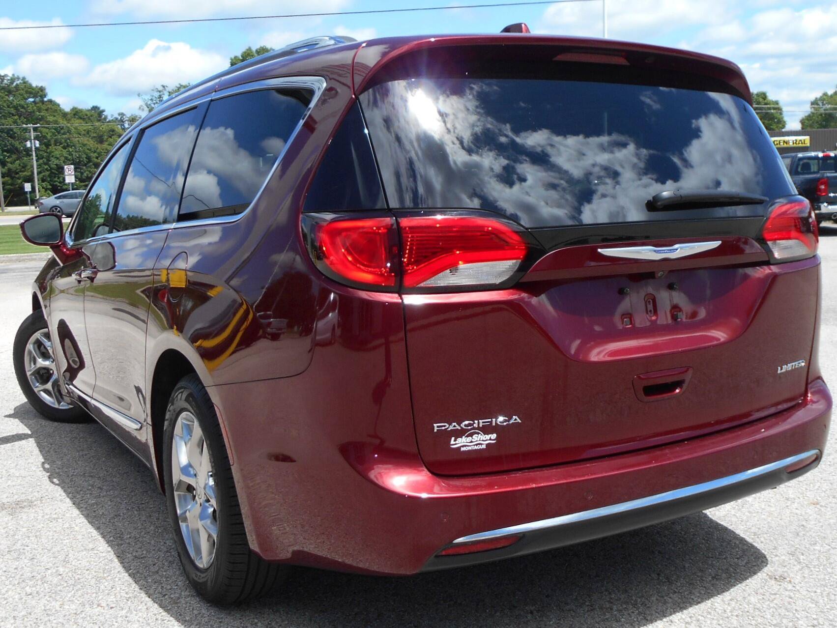 Certified 2018 Chrysler Pacifica Limited FWD image 3