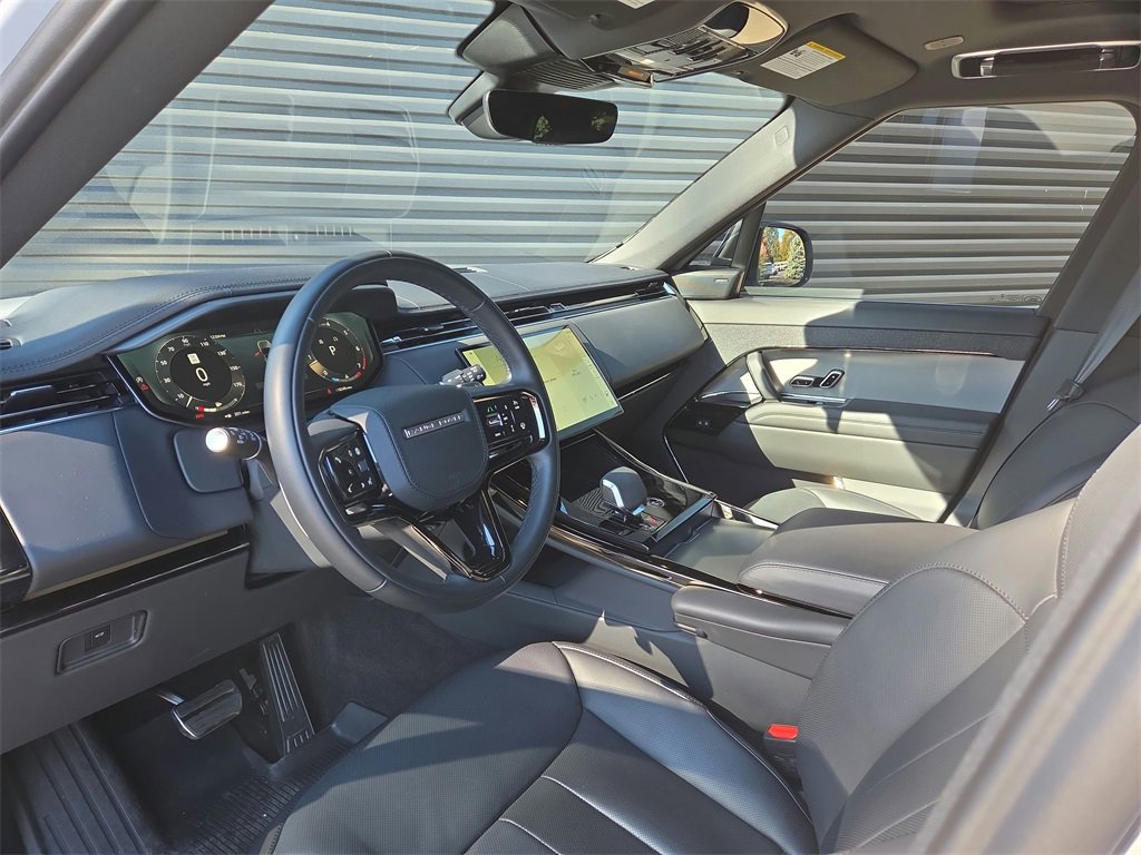 Used 2025 Land Rover Range Rover Sport Dynamic SE image 4