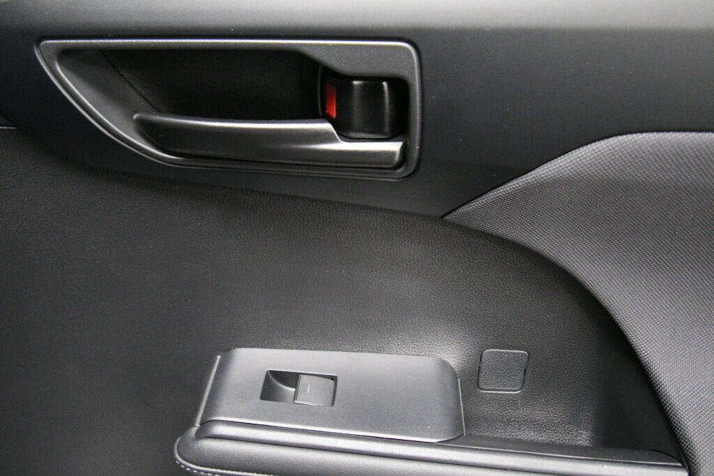 Used 2023 Toyota Highlander LE AWD/4WD image 28