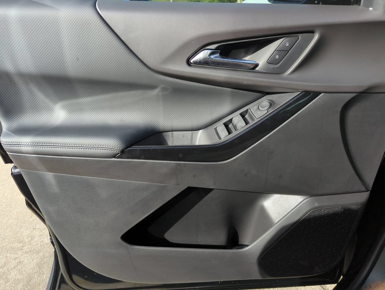 New 2027 Chevrolet Equinox LT w/ Safety and Technology Package FWD image 18