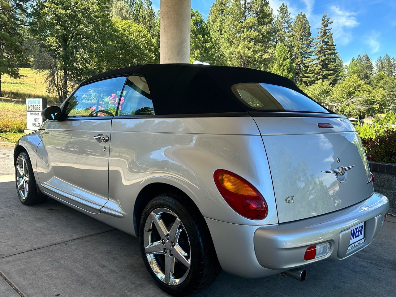 Used 2005 Chrysler PT Cruiser GT FWD image 3