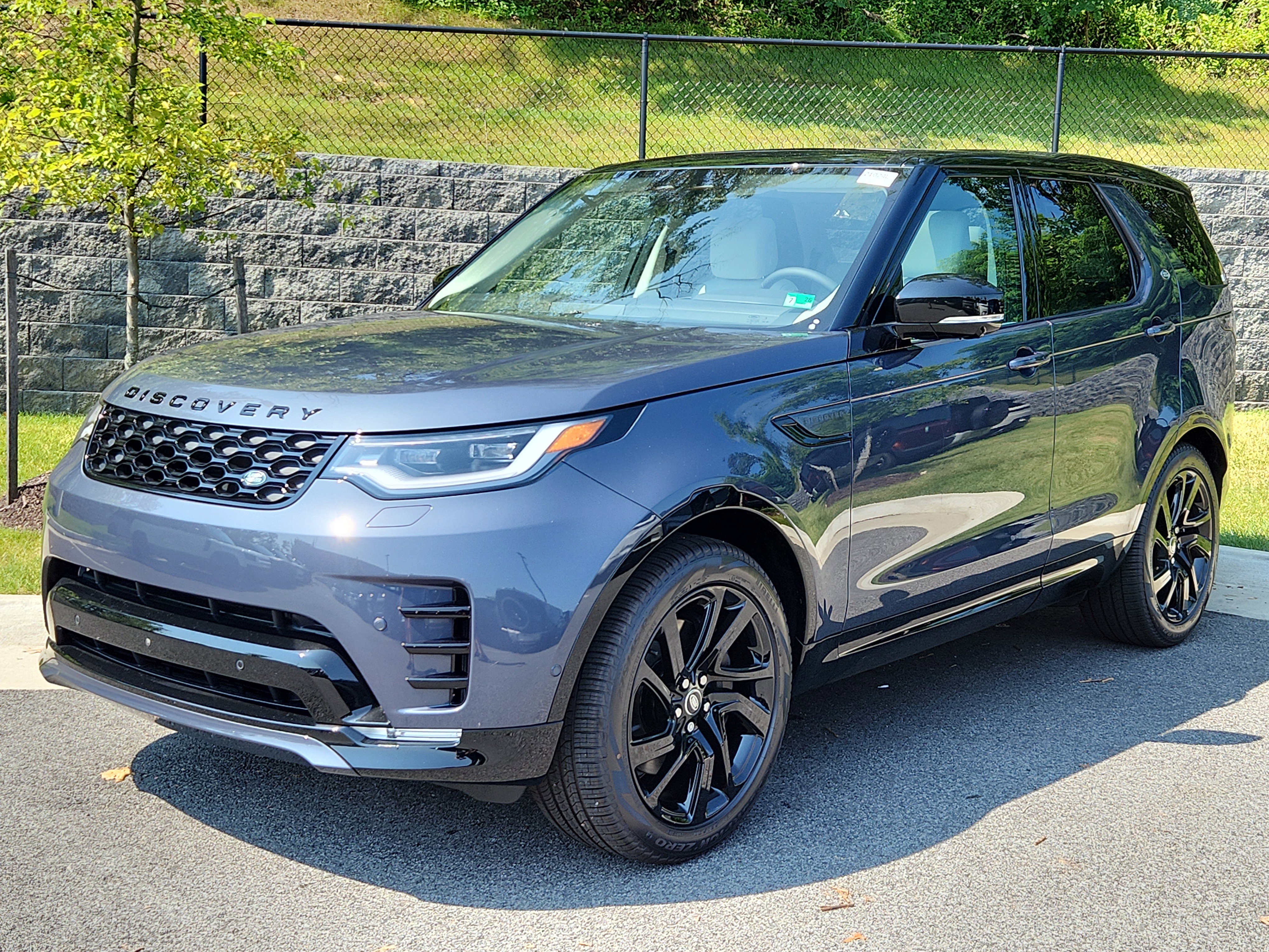New 2025 Land Rover Discovery Dynamic SE