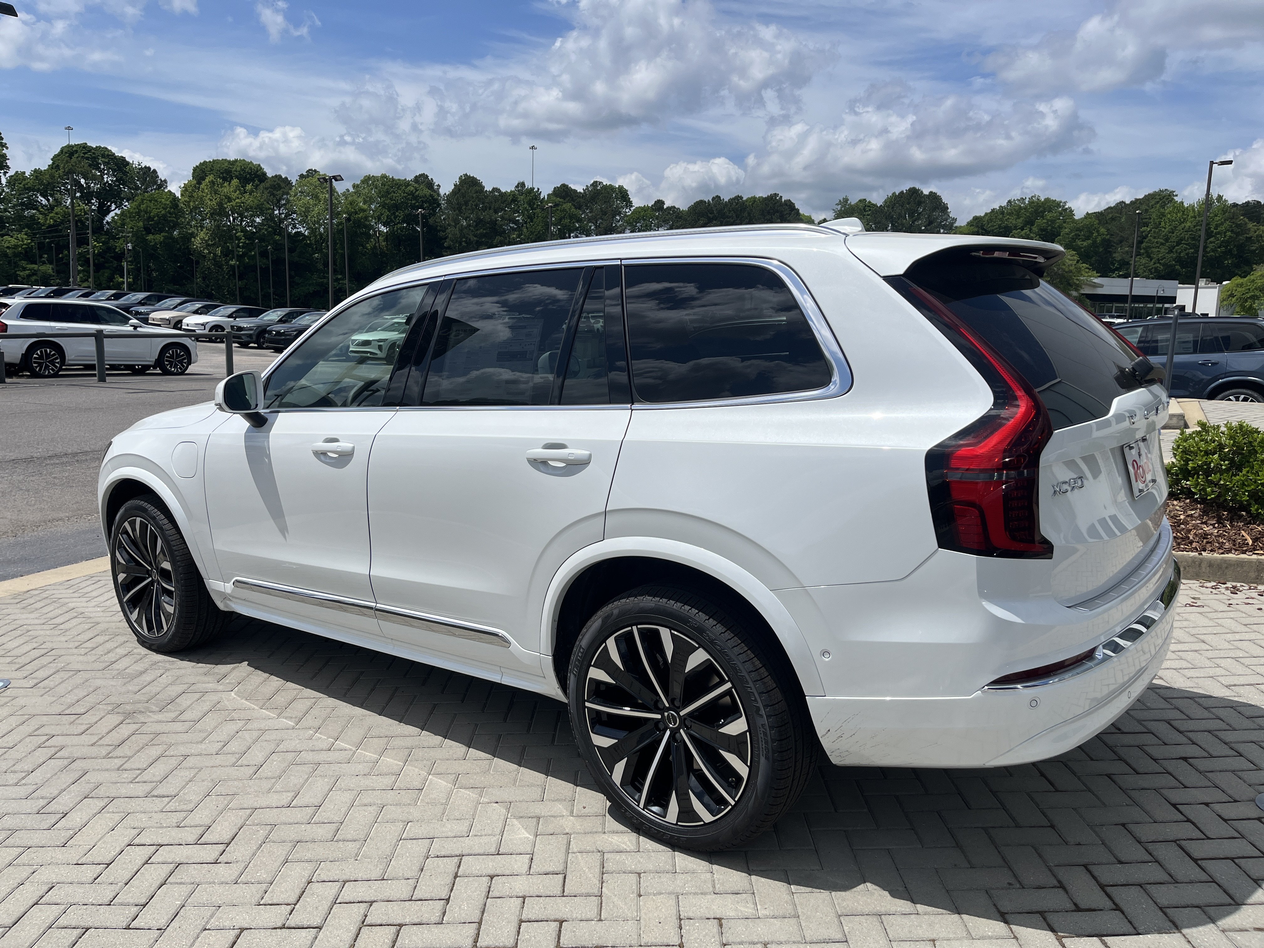 New 2026 Volvo XC90 T8 Ultra w/ Protection Package Premier AWD/4WD image 3