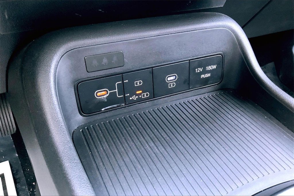 Used 2025 Hyundai Kona SEL image 17