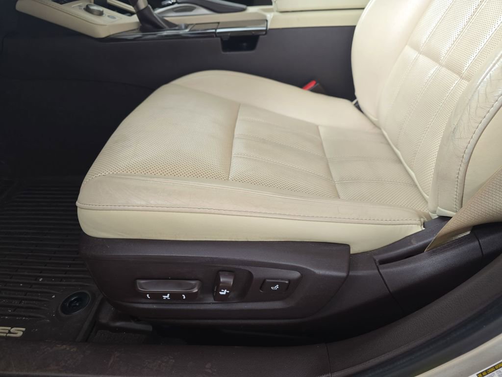 Used 2016 Lexus ES 350 w/ Luxury Package w/Wood Trim image 31