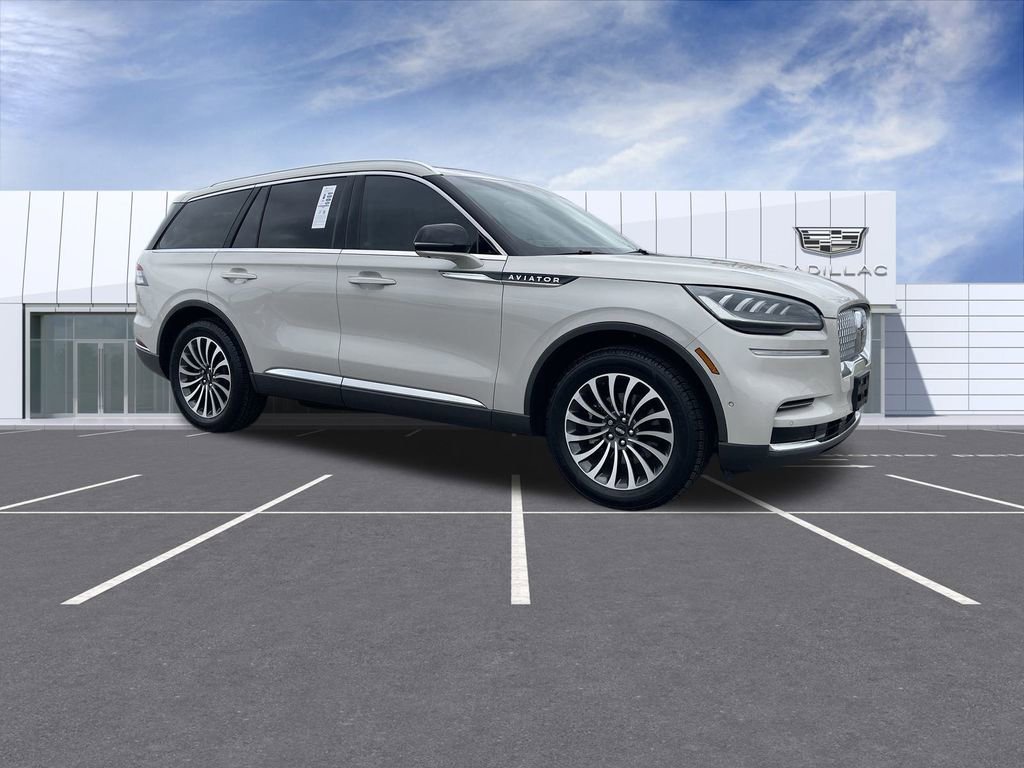 Used 2023 Lincoln Aviator Reserve w/ Elements Package Plus image 2