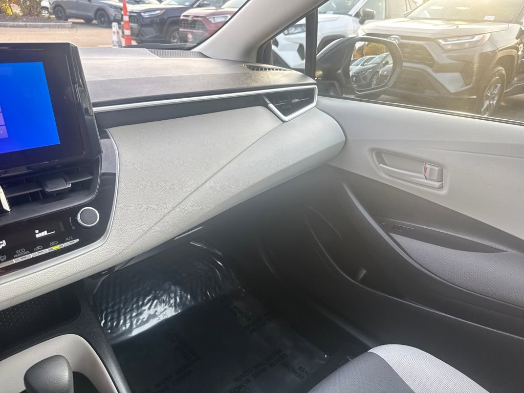 Used 2025 Toyota Corolla LE image 28