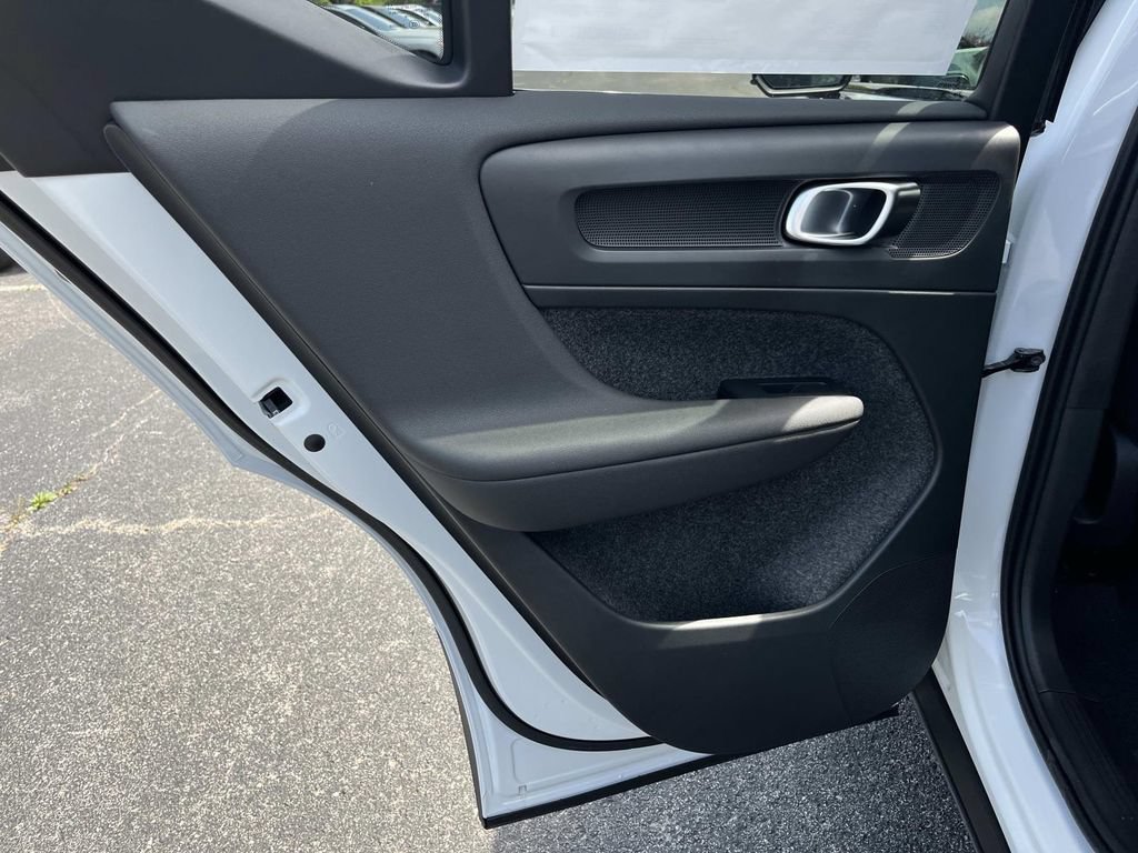 New 2026 Volvo XC40 B5 Ultra w/ Climate Package AWD/4WD image 18