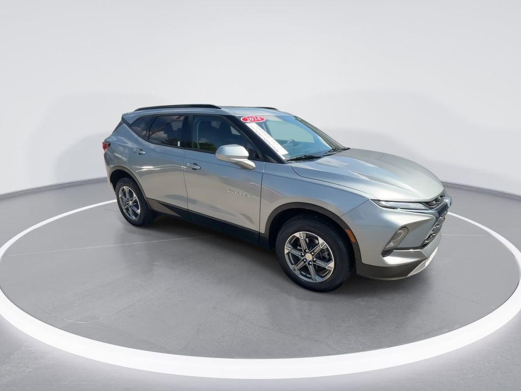 Used 2024 Chevrolet Blazer LT w/ Convenience Package FWD image 2
