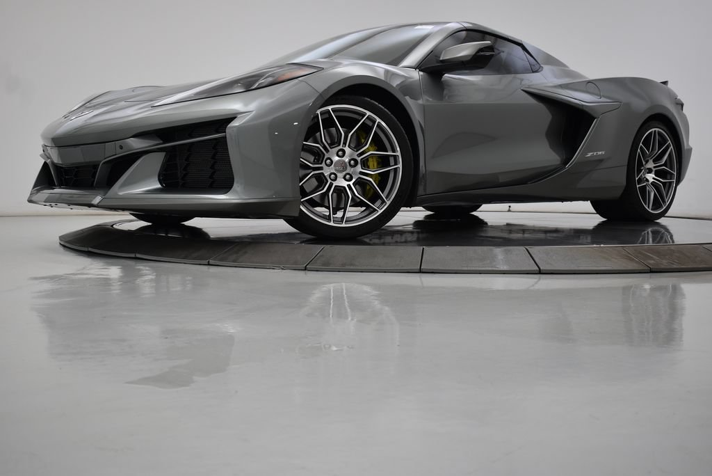 Used 2024 Chevrolet Corvette Z06 RWD image 7