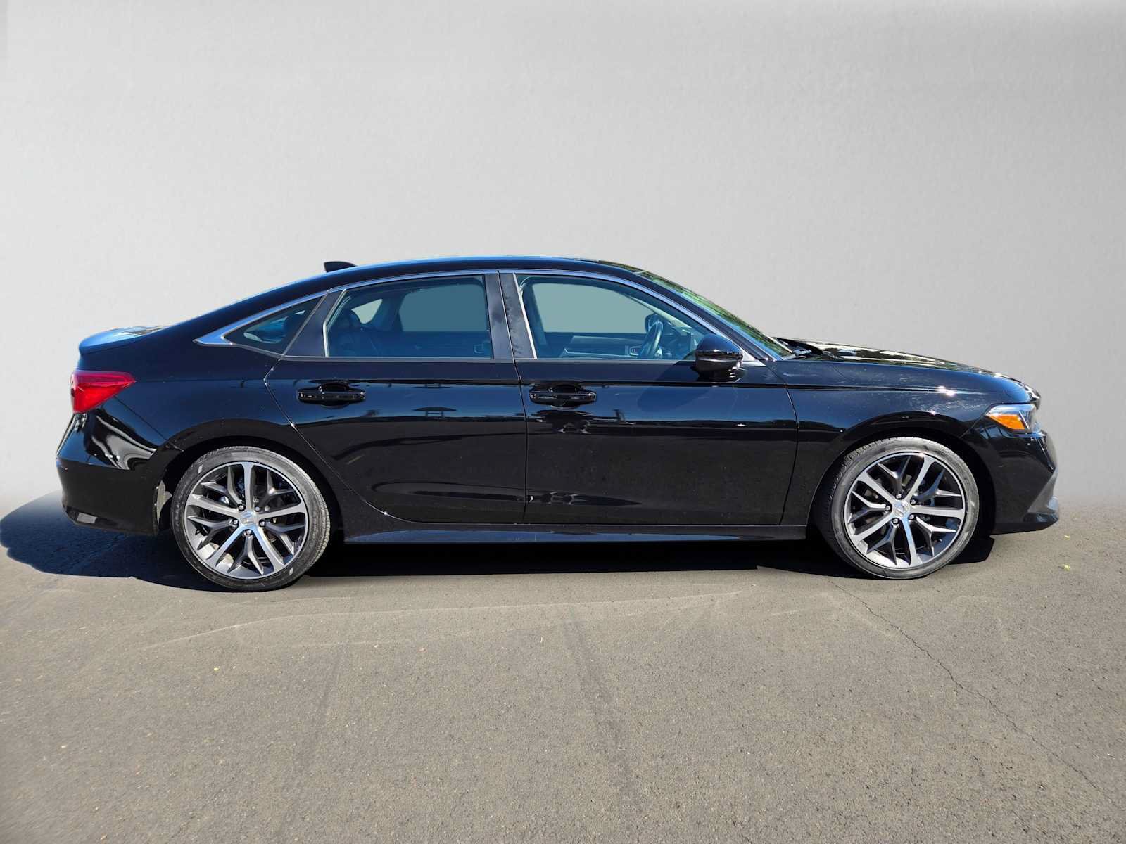 Used 2024 Honda Civic Touring image 2