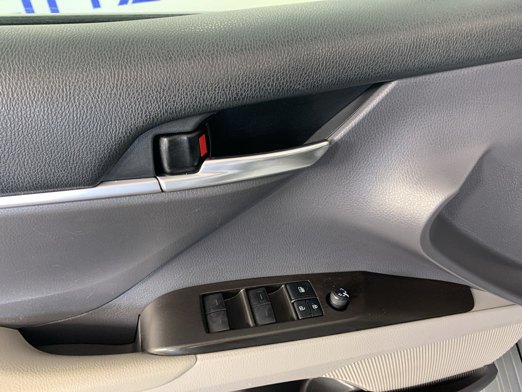 Used 2021 Toyota Camry SE FWD image 14
