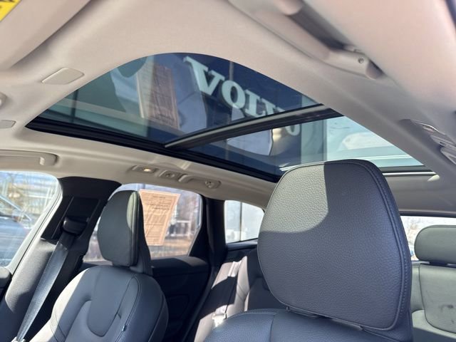 Certified 2025 Volvo XC60 B5 Plus image 25