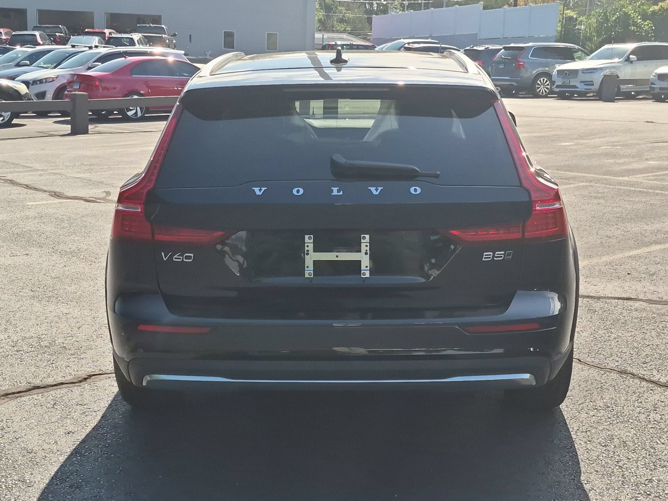 New 2026 Volvo V60 B5 Cross Country Plus w/ Climate Package AWD/4WD image 8