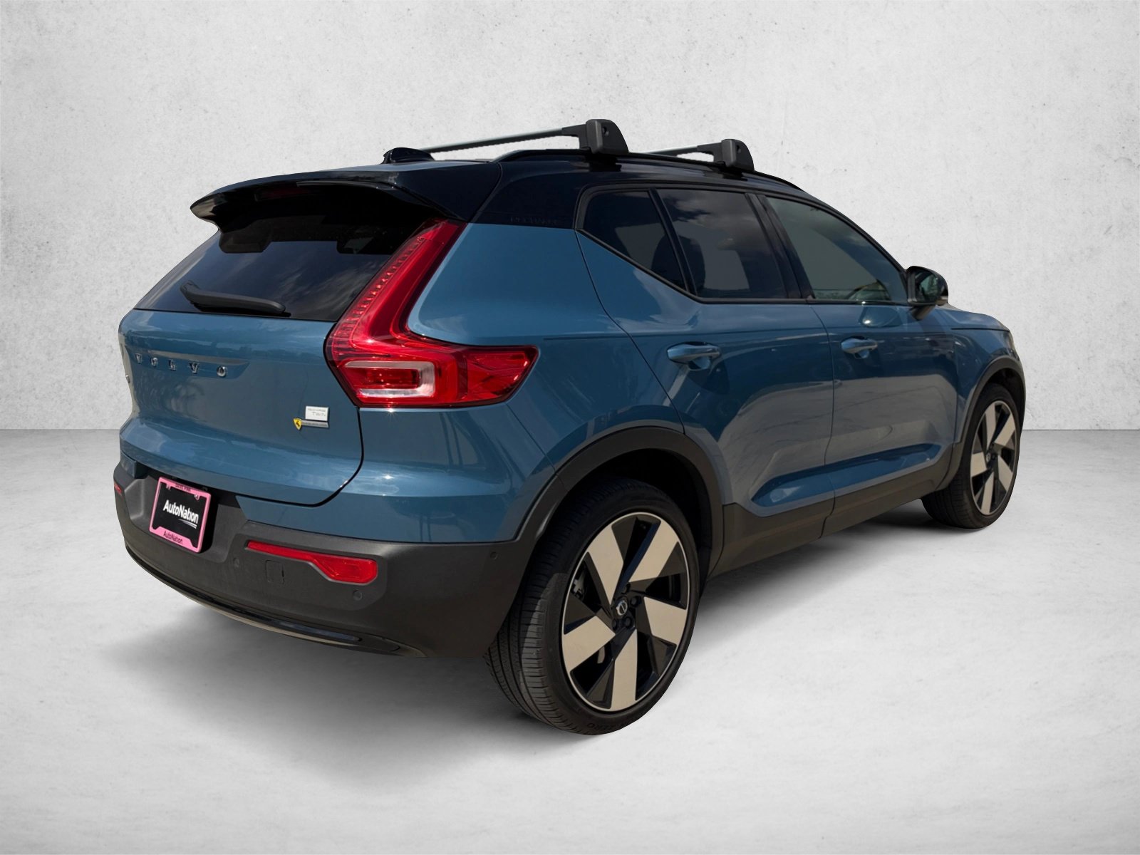 Used 2023 Volvo XC40 Recharge Ultimate AWD/4WD image 5