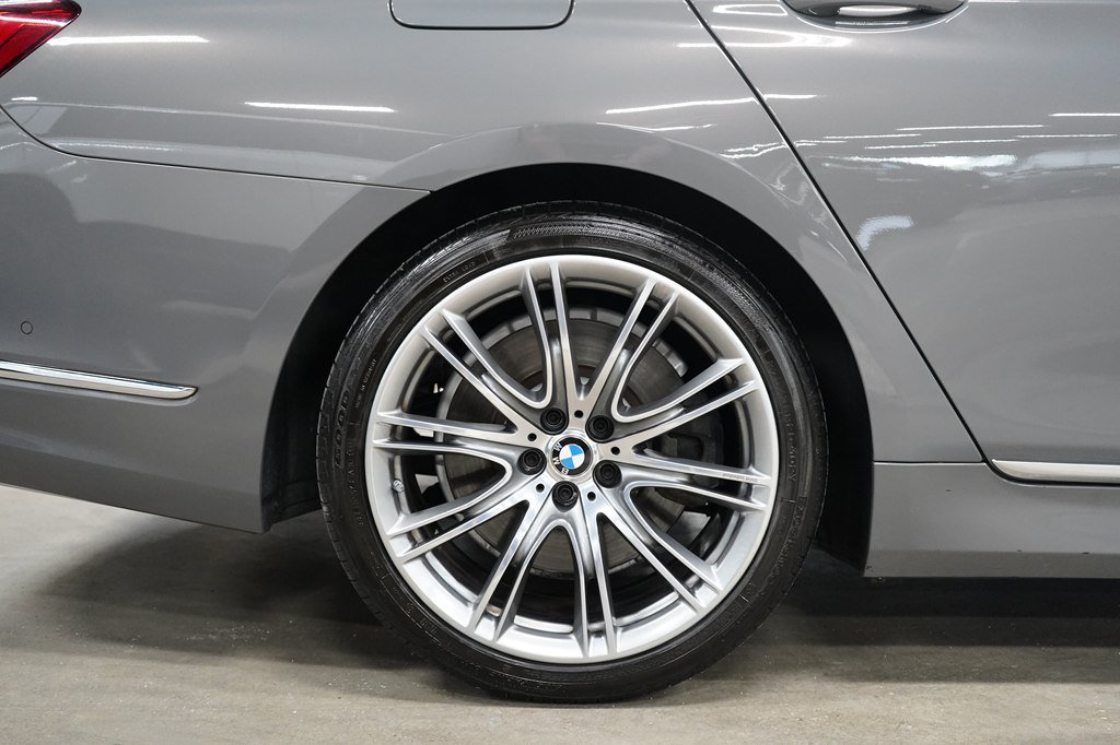 Used 2022 BMW 750Li xDrive AWD/4WD image 36