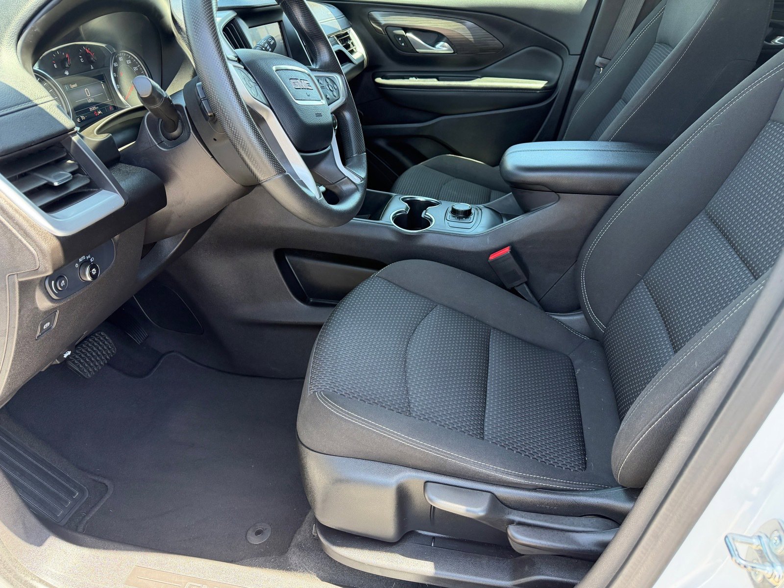 Used 2024 GMC Terrain SLE FWD image 15