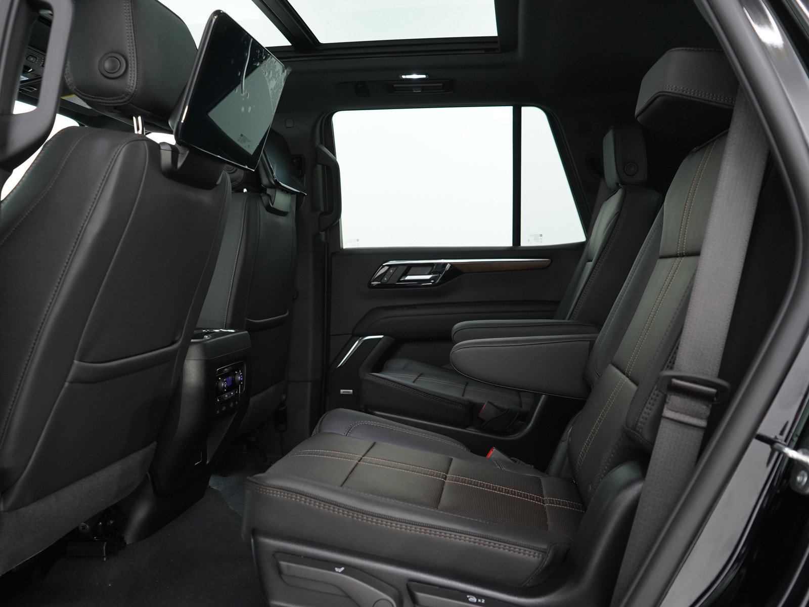 Used 2026 Chevrolet Tahoe High Country AWD/4WD image 17