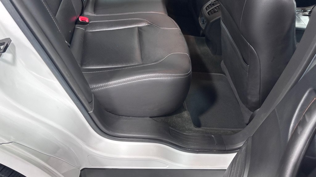 Used 2016 Ford Taurus Limited FWD image 25