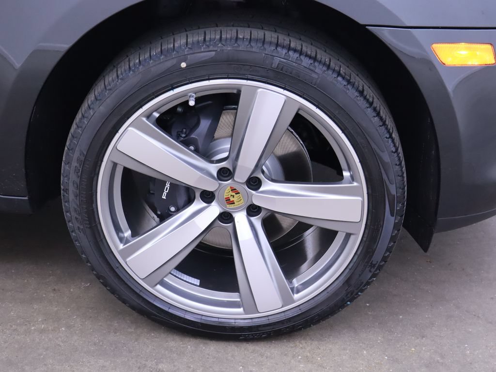 Used 2025 Porsche Macan AWD/4WD image 15