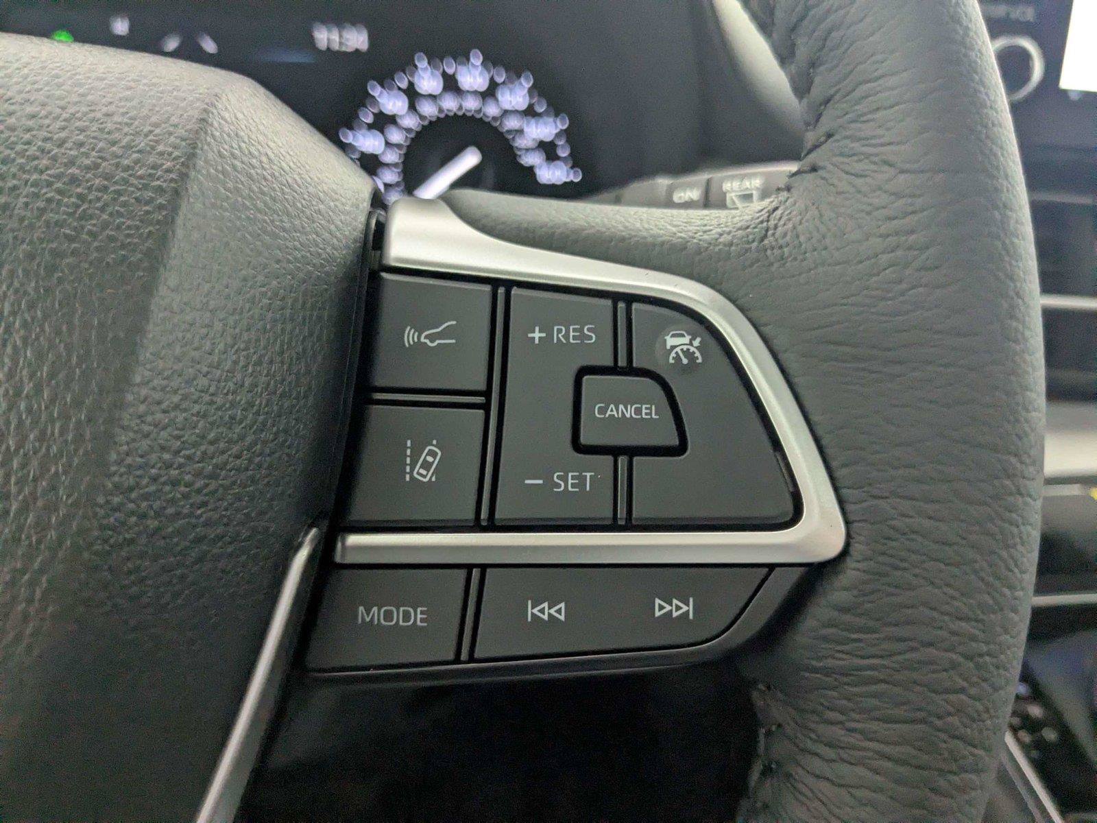 New 2026 Toyota Sienna XLE FWD image 15