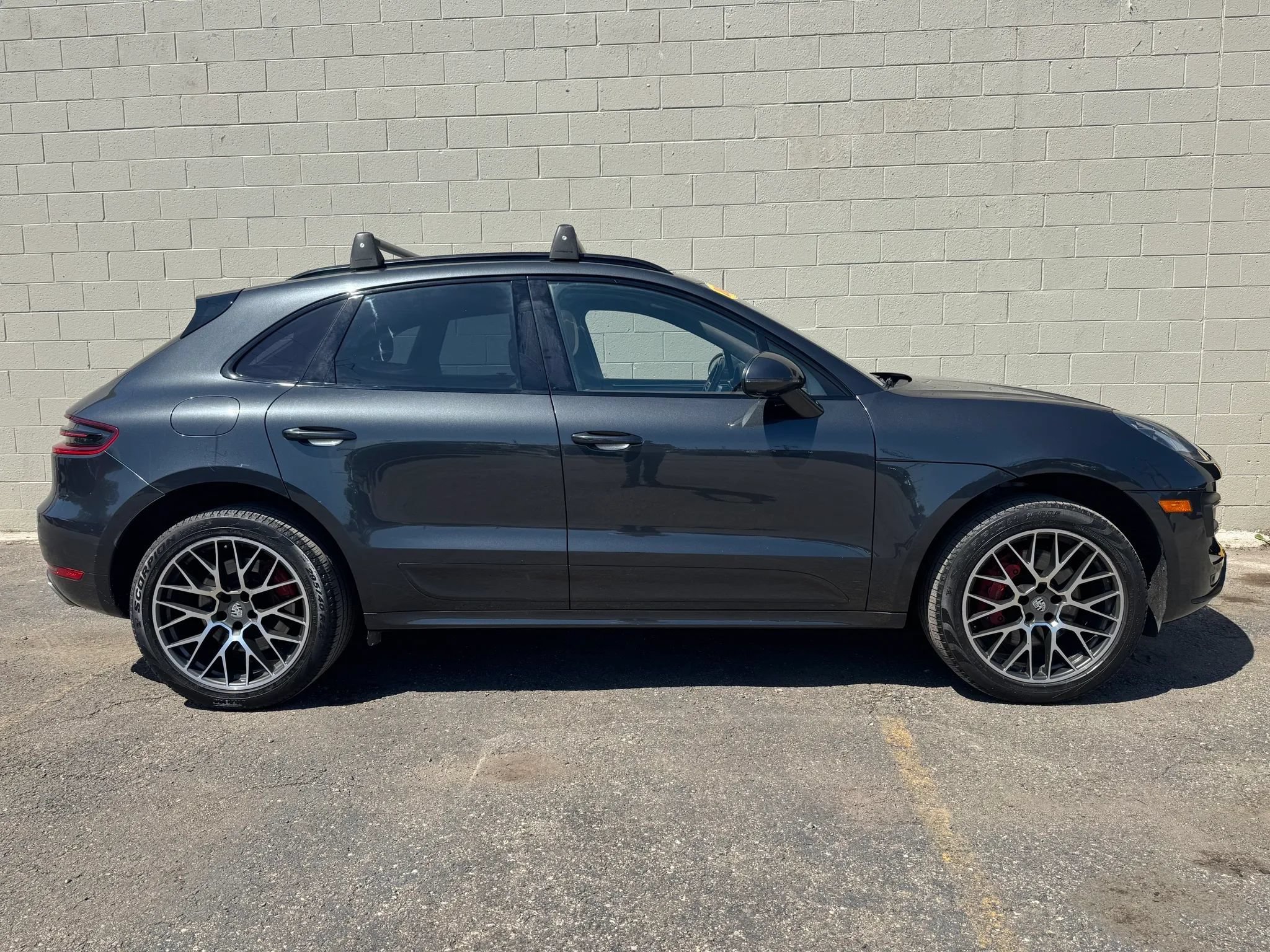 Used 2018 Porsche Macan Turbo AWD/4WD image 13