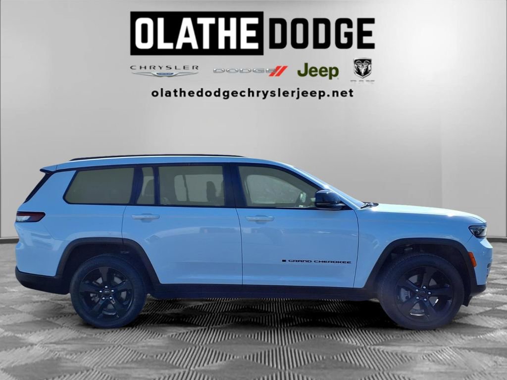 Certified 2023 Jeep Grand Cherokee L Laredo image 32