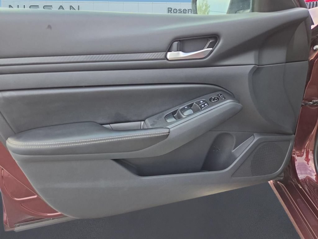 Used 2024 Nissan Altima 2.5 SV FWD image 12