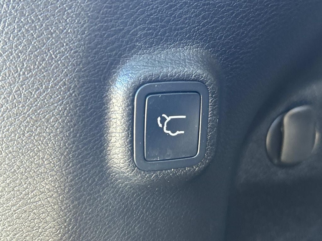 Used 2019 Jeep Cherokee Limited AWD/4WD image 12