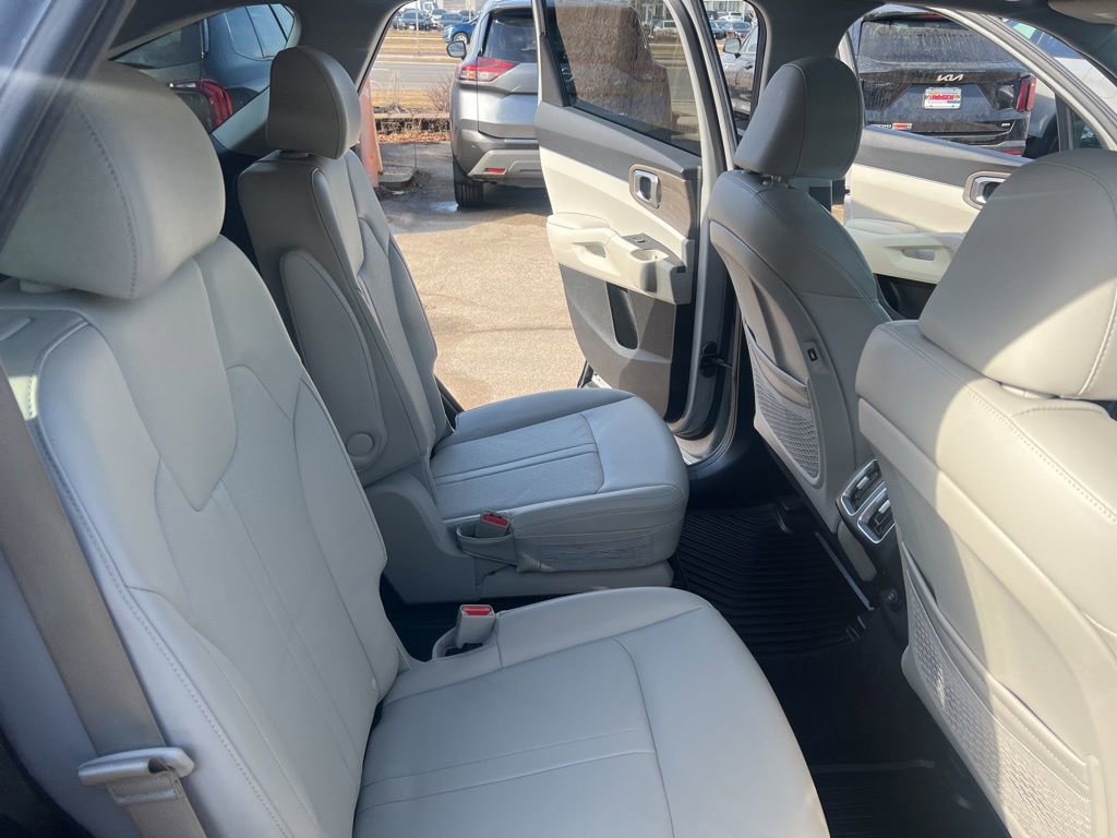 Certified 2023 Kia Sorento EX w/ Panoramic Sunroof Package image 15