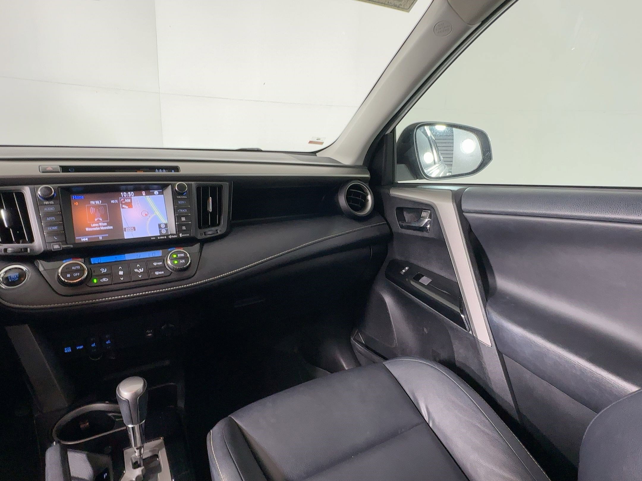 Used 2018 Toyota RAV4 Limited w/ Advanced Technology Package image 28