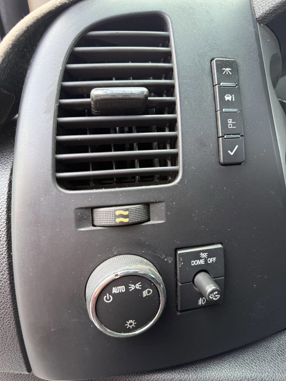 Used 2012 Chevrolet Silverado 1500 LT w/ Interior Plus Package image 11