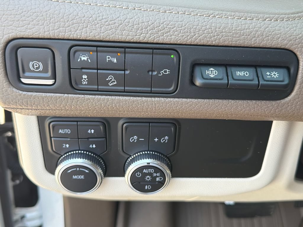 Used 2021 GMC Yukon XL Denali w/ LPO, Illumination Package AWD/4WD image 35