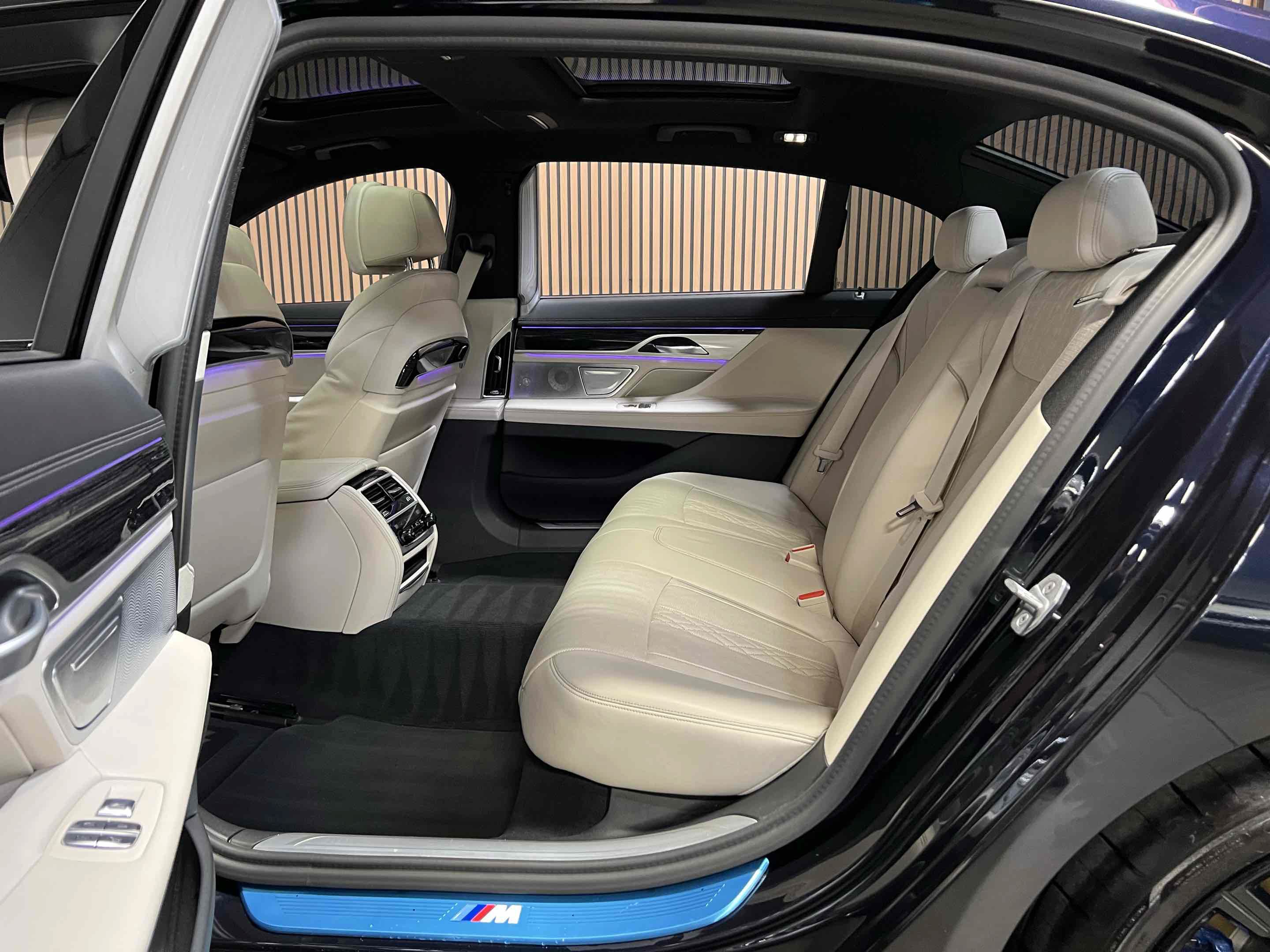 Used 2021 BMW 750i xDrive w/ Executive Package AWD/4WD image 32