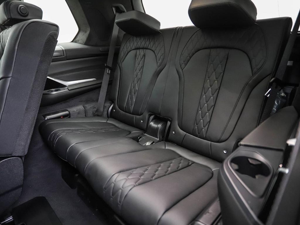 Used 2025 BMW X7 M60i image 24
